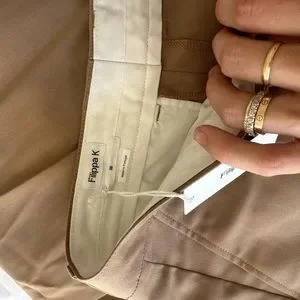 【関税込み】Filippa K ベージュ Julie トラウザーズ Filippa K Trousers Julie Linen Beige | WAKAKUU